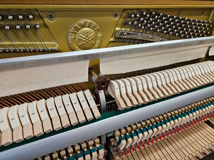 Thumbnail: Yamaha E110N upright