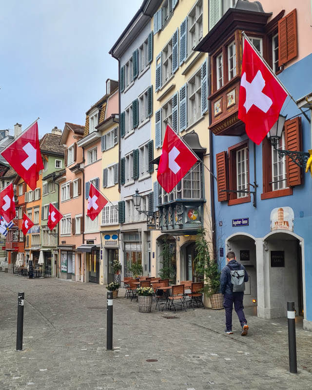 zuricholdtown-augustinergasse-flags.jpg