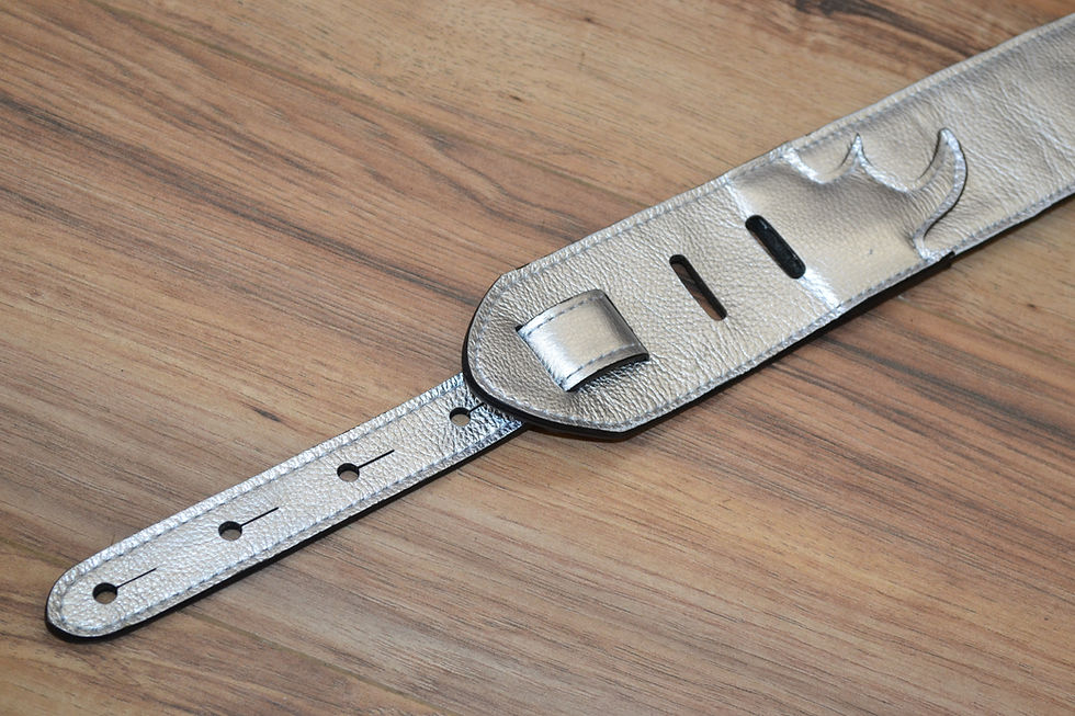 Thumbnail: Carlino Custom Silver Metallic Leather Vertebrae Guitar Strap