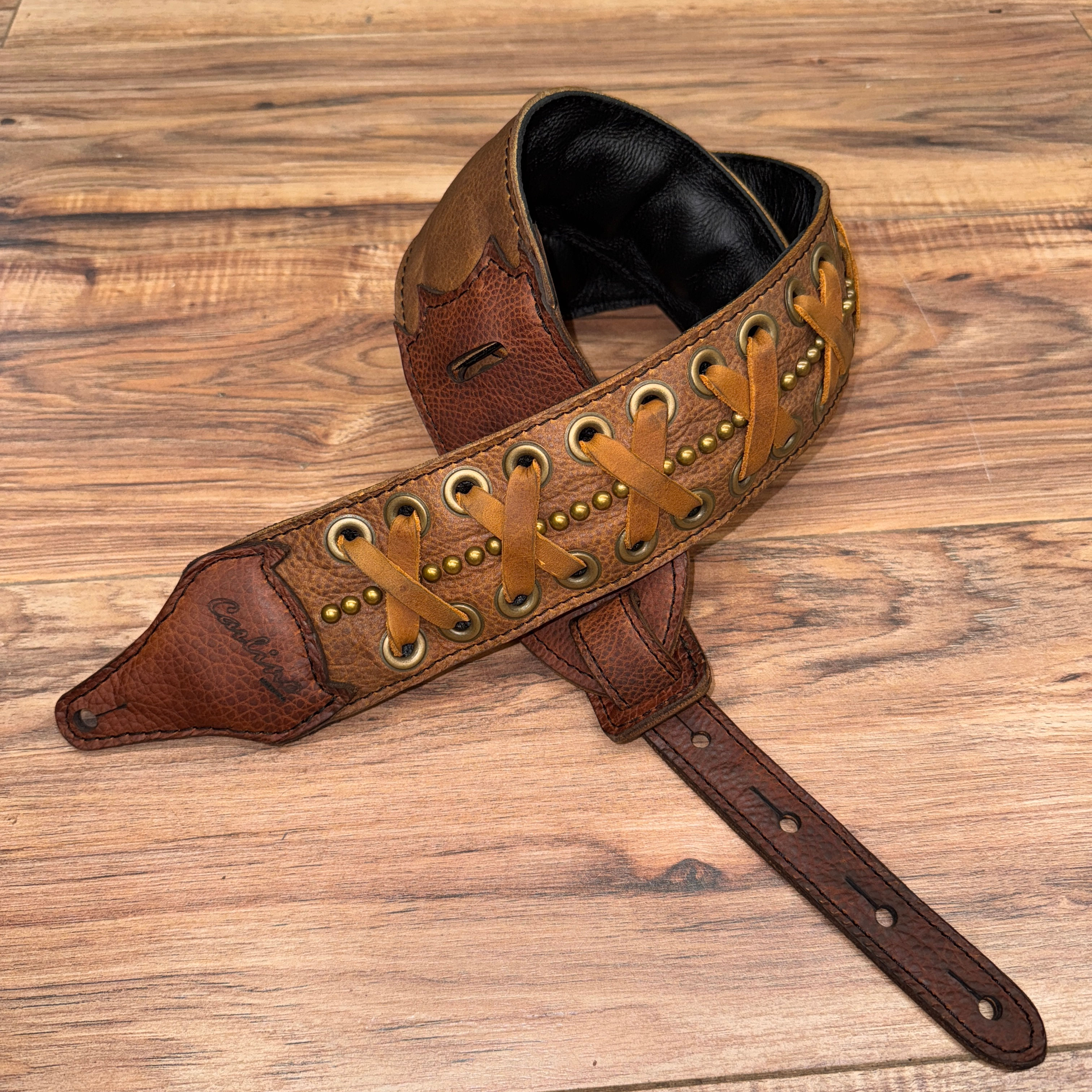 Carlino Bison Grommet Lace strap