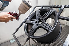 painting-element-body-car-aluminum-alloy-wheel-with-help-aerograf-black-color-by-hand-pain