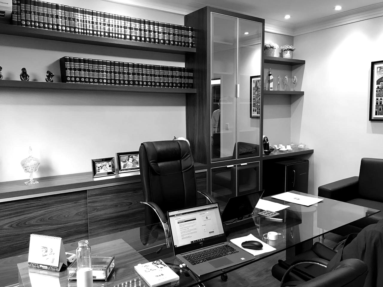 Fachada e acesso da sede do MRTB Advogados