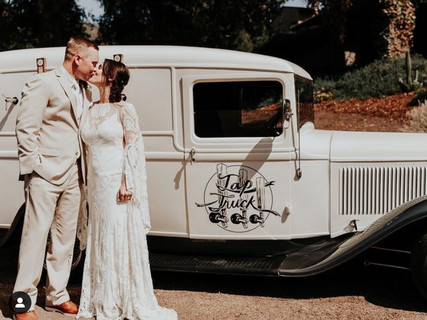 TAP TRUCK WEDDING PHOTO