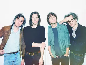 Phoenix reversiona “After Midnight” junto a Clairo