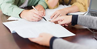 La firma de un contrato