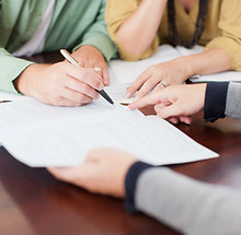 Reunión de firma de documentos