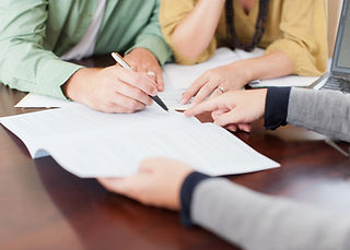 La firma de un contrato