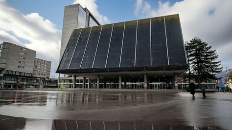 Vom verwesenden Betonklotz zur Spiegelfassade – die Revitalisierung mit Augenzwinkern 😉