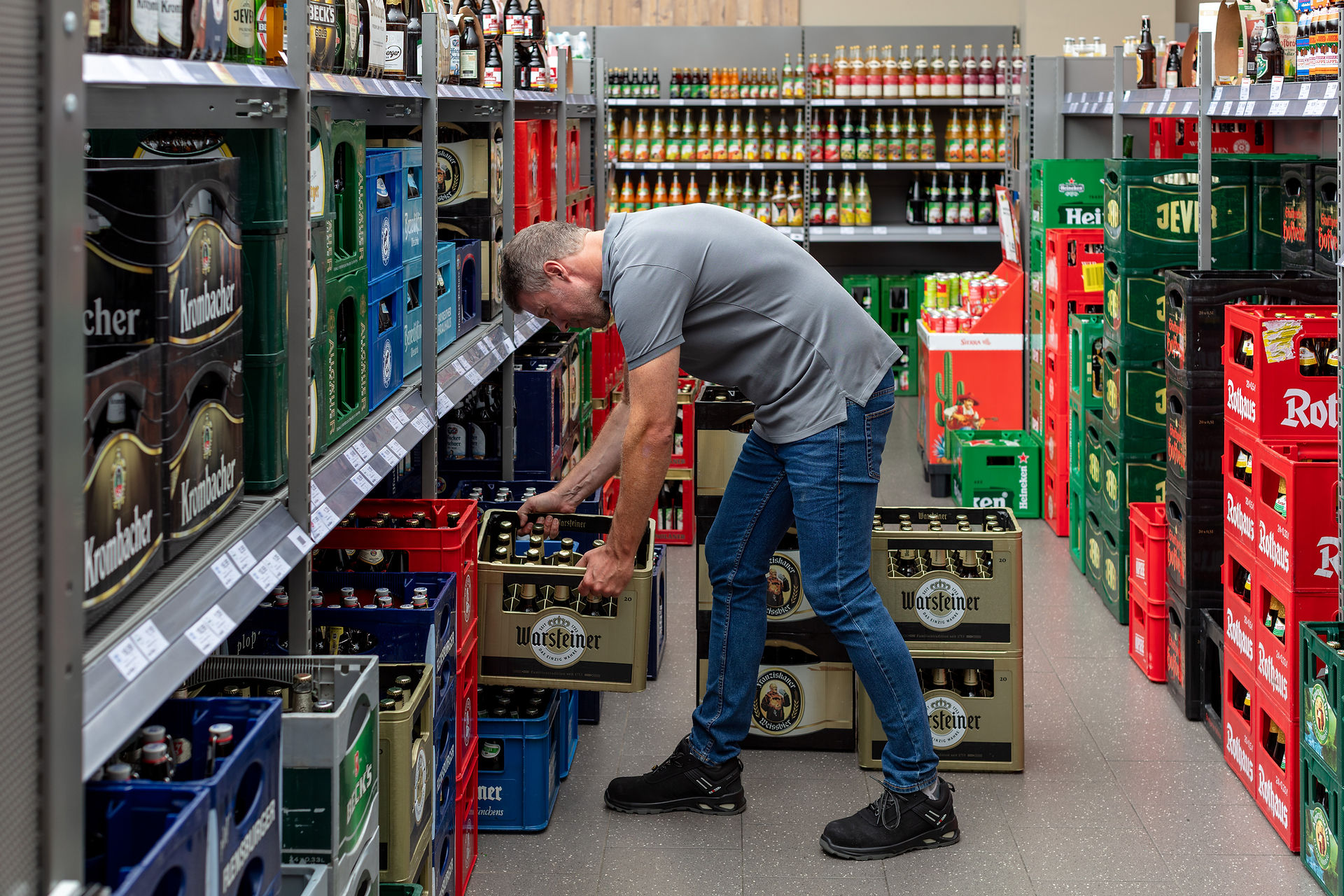 Die ergonomische Struktur liegt direkt an, wie ein zweiter Rücken. Dadurch unterstützt sie Deinen Le