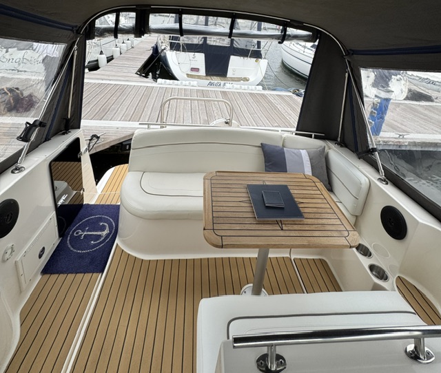 2003 Rinker 270 FIESTA VEE image 5
