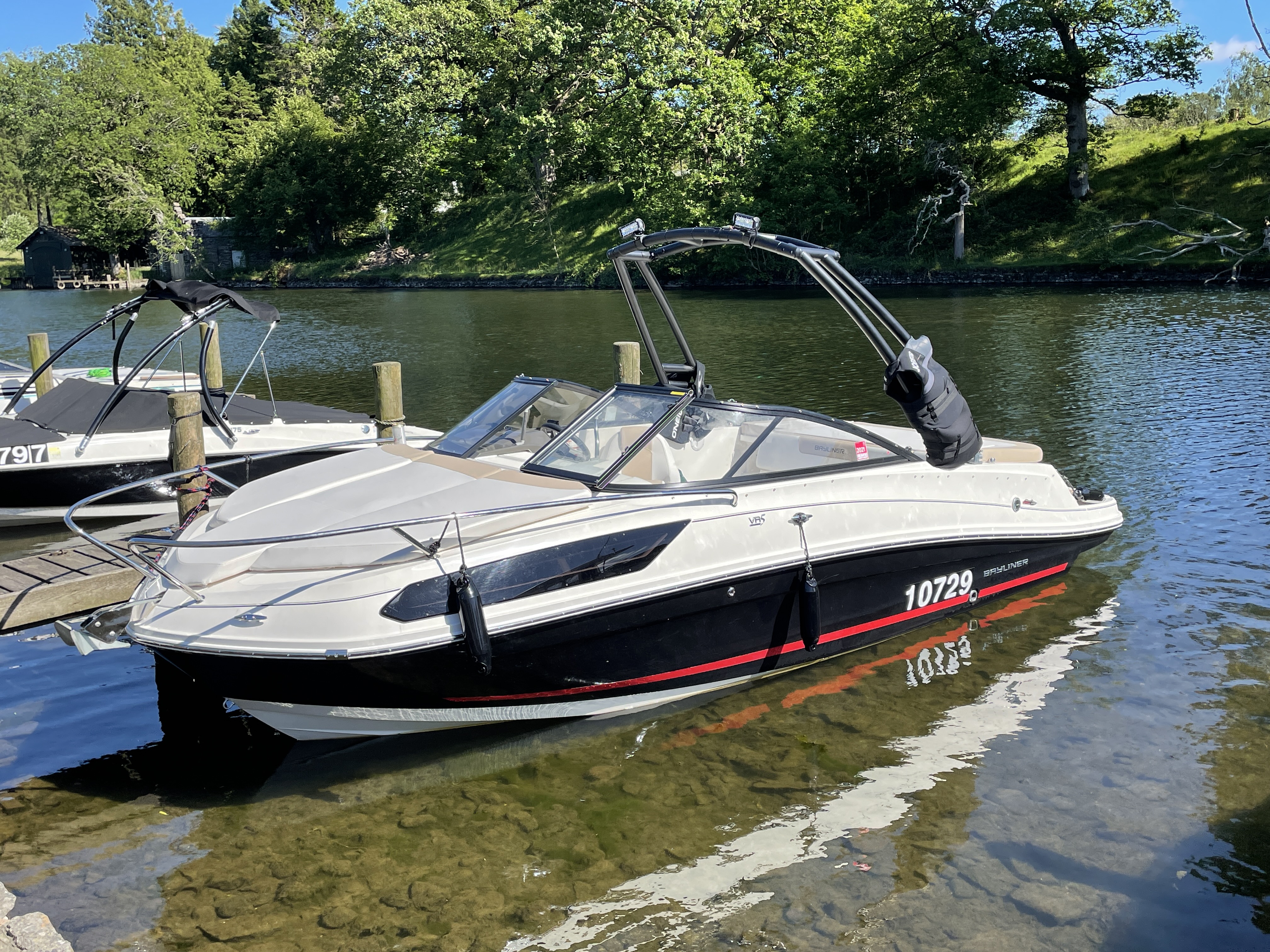 2018 Bayliner VR5 image 2