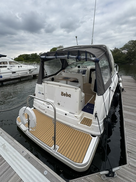 2003 Rinker 270 FIESTA VEE image 3
