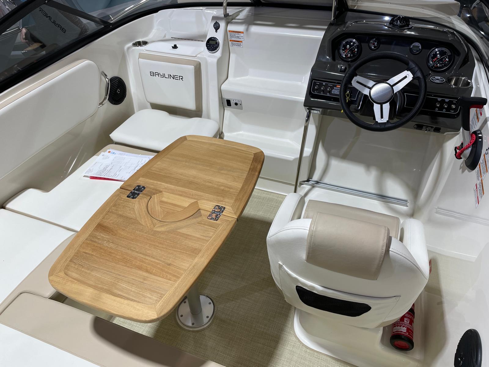 2018 Bayliner VR5 image 6