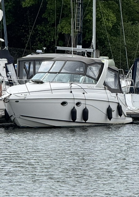 2003 Rinker 270 FIESTA VEE image 2