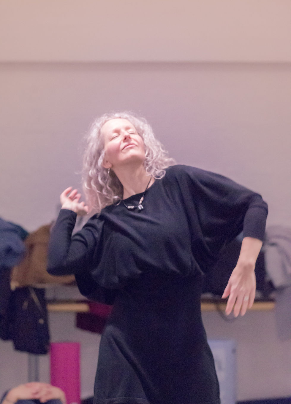 danse libre, danse intuitive, danse libre et sensible. Une danse des émotions.
