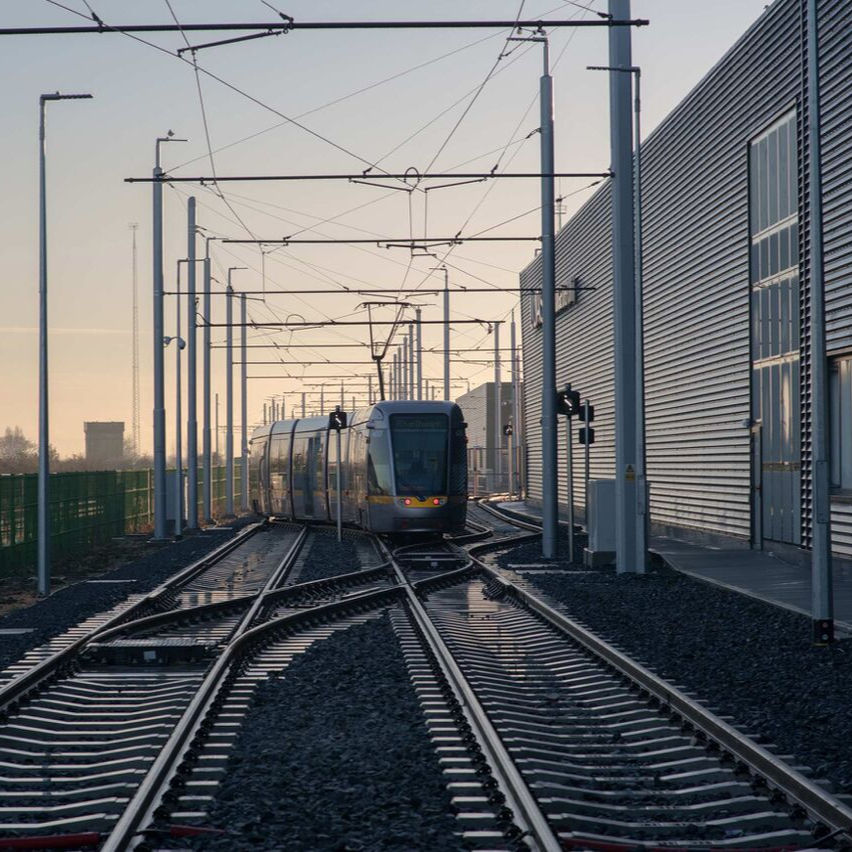 Luas tram in Dublin and Overhead lines