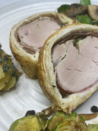 Garlic pork in proscuitto and pastry