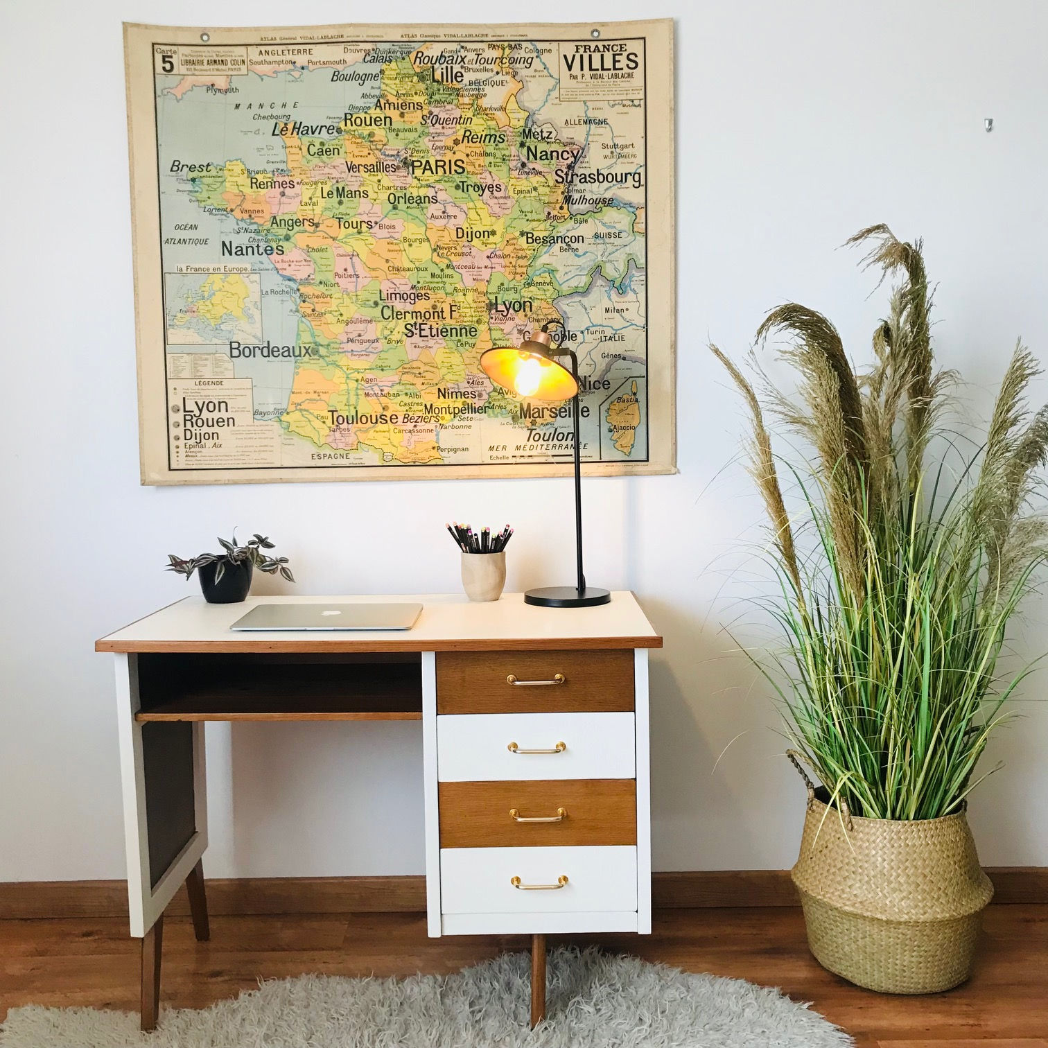Bureau blanc et bois
