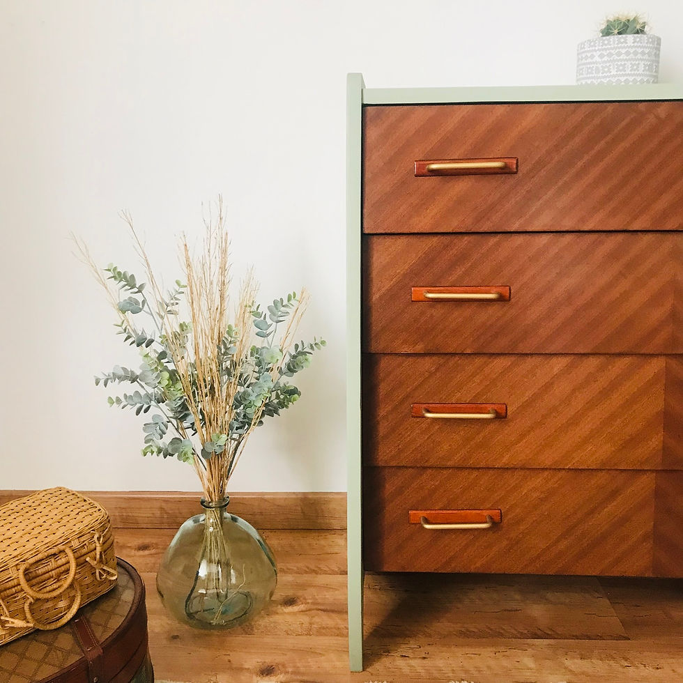 Miniature : Commode à chevrons vert luxembourg