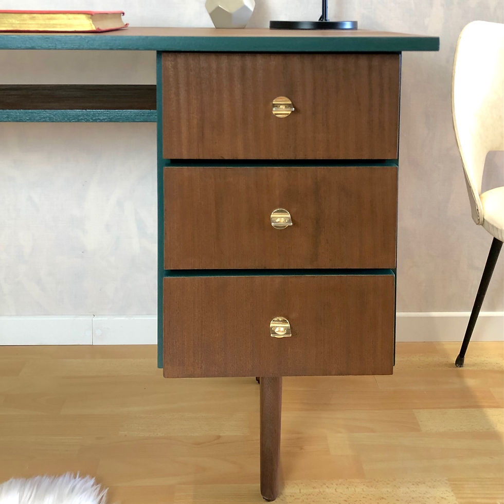 Miniature : Bureau vert et bois