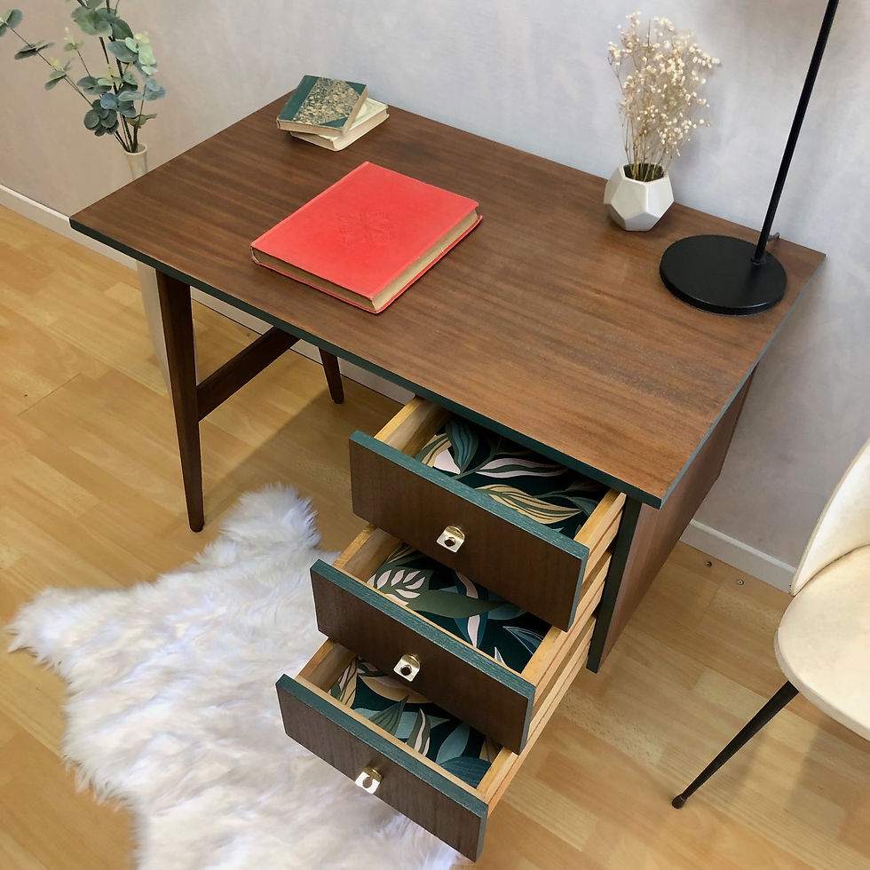 Miniature : Bureau vert et bois