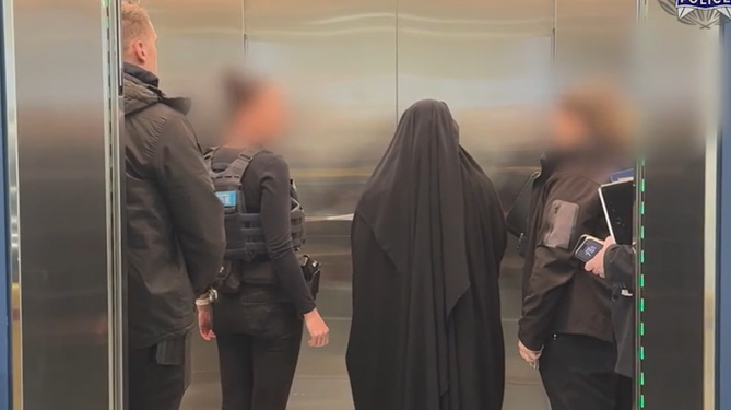 Melbourne woman charged with terrorism offences after returning from Syria