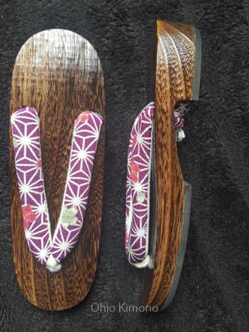 Thumbnail: wooden geta