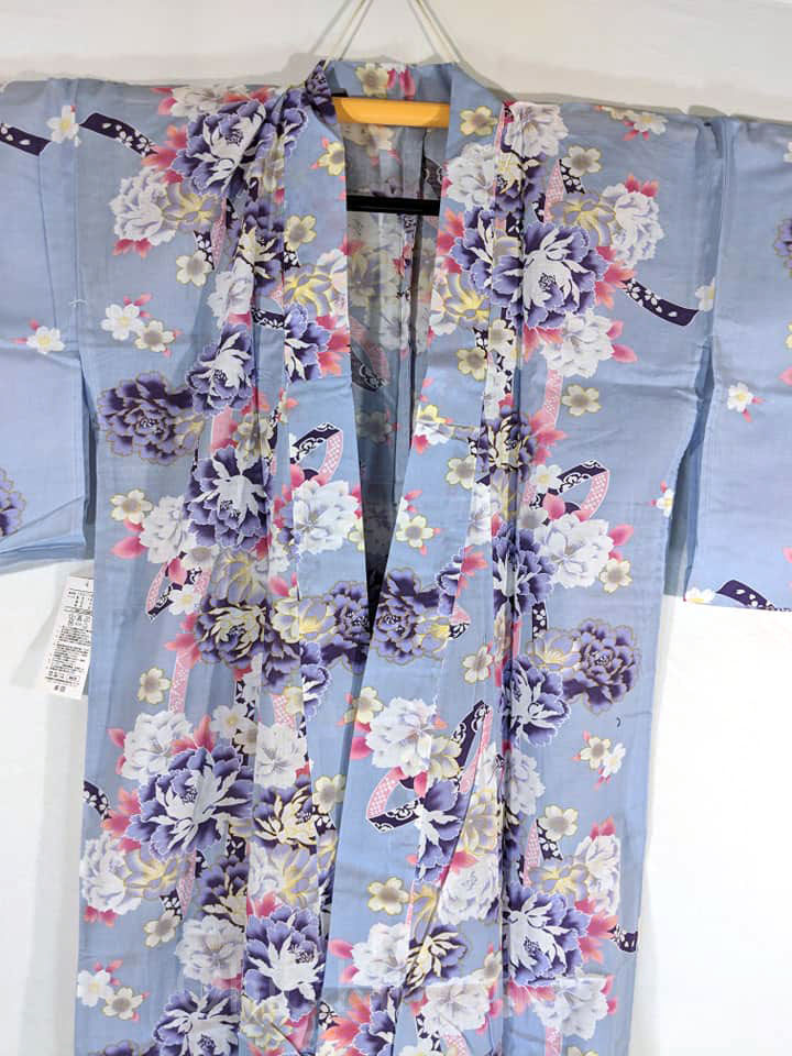 Thumbnail: blue sakura yukata