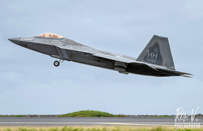 17_F-22A_03-4055_HH_199FS_Takeoff.jpeg