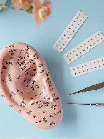 Ear acupressure jewelry for wellness & beauty