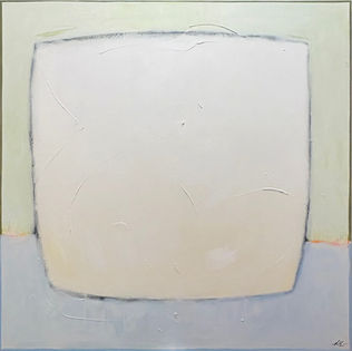 Œuvre abstraite contemporaine d’Annie Labbé : grande forme pâle et nuancée sur fond doux dans les tons gris et verts, explorant la lumière, la subtilité chromatique et l’espace minimaliste. Contemporary abstract painting by Annie Labbé featuring a large pale, softly blended form on a muted grey-green background, exploring light, subtle chromatic shifts, and minimalist spatial depth.