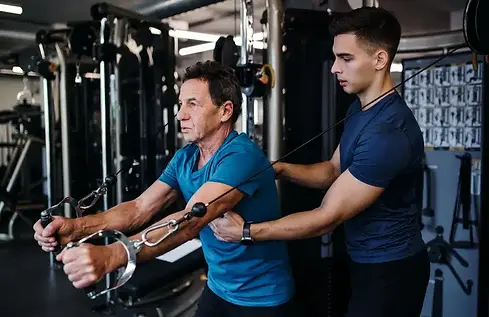 exercise-physiologist-with-older-man-at-gym.jpg.webp