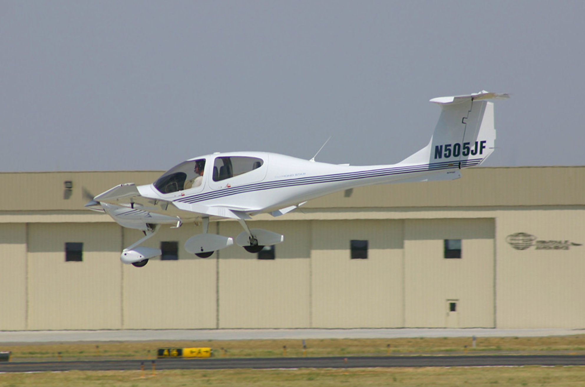 Diamond DA-40 on takeoff