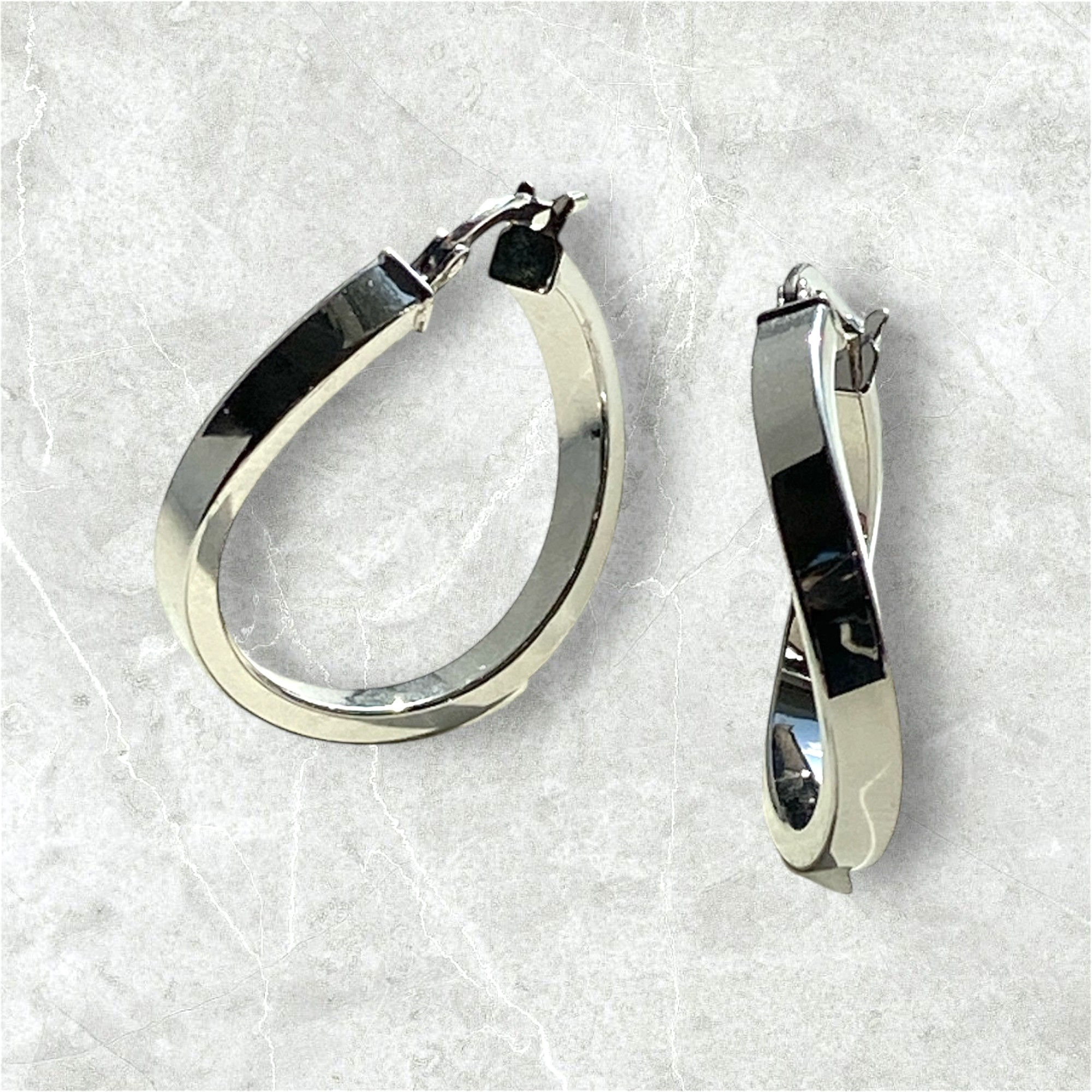 K18WGフープピアス