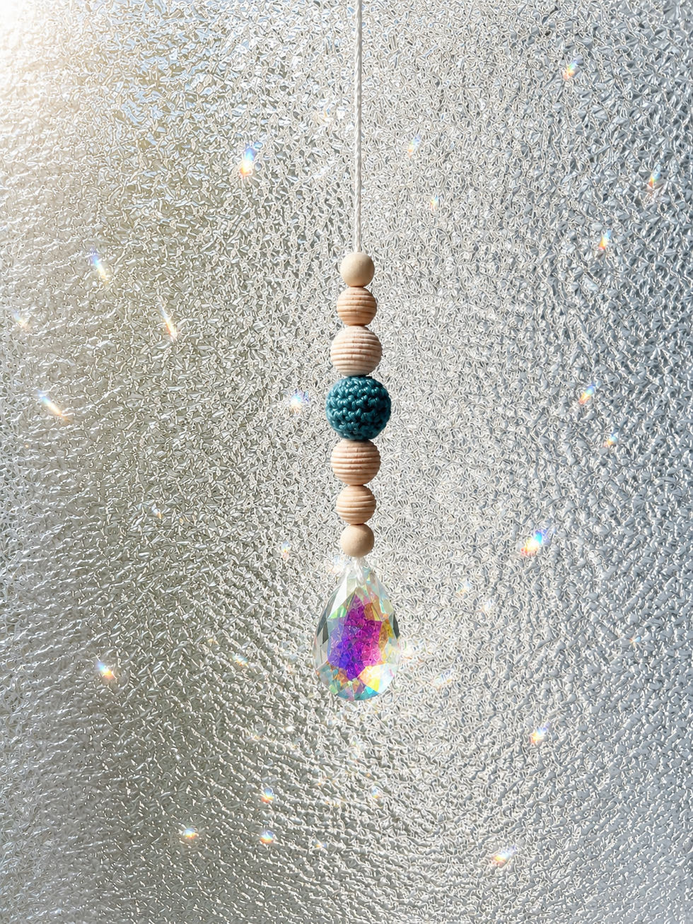 Miniaturbild: Sonnenfänger Kristall mit Häkelperle - Handgefertigter Suncatcher Lichtfänger