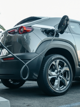 Elétricos recuam em setembro, mas vendas seguem muito acima de 2025