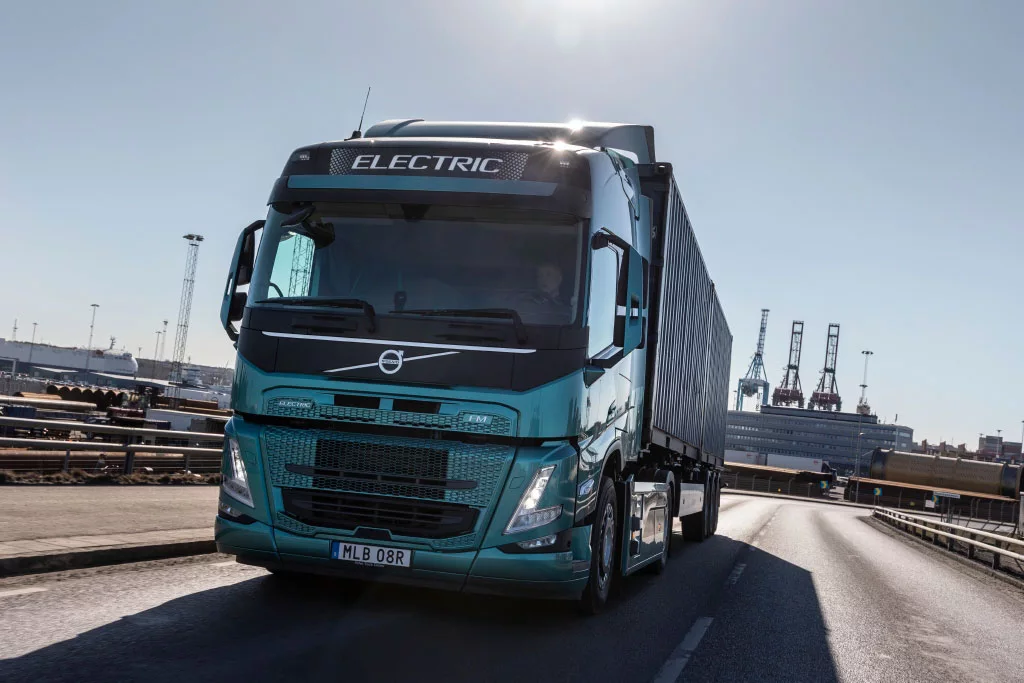T2021-47130-volvo-receives-record-order-for-up-to-1000-electric-trucks.webp