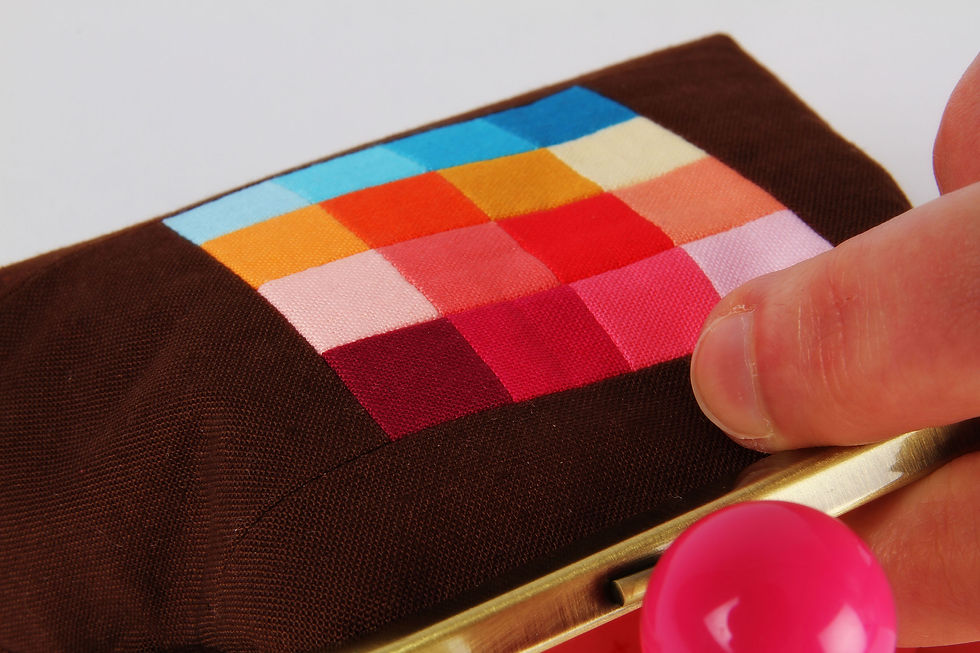 Thumbnail: Handmade kisslock fabric purse - Color dad - Patchwork 16 patch quilt block