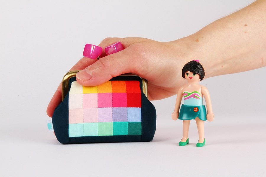 Thumbnail: Handmade kisslock patchwork purse - Color mum - Pixels in gradient