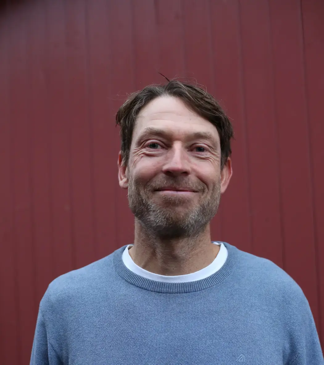 fire personer i en workshop