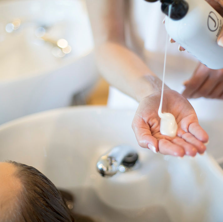 Haarprodukte sorgfältig ausgelesen