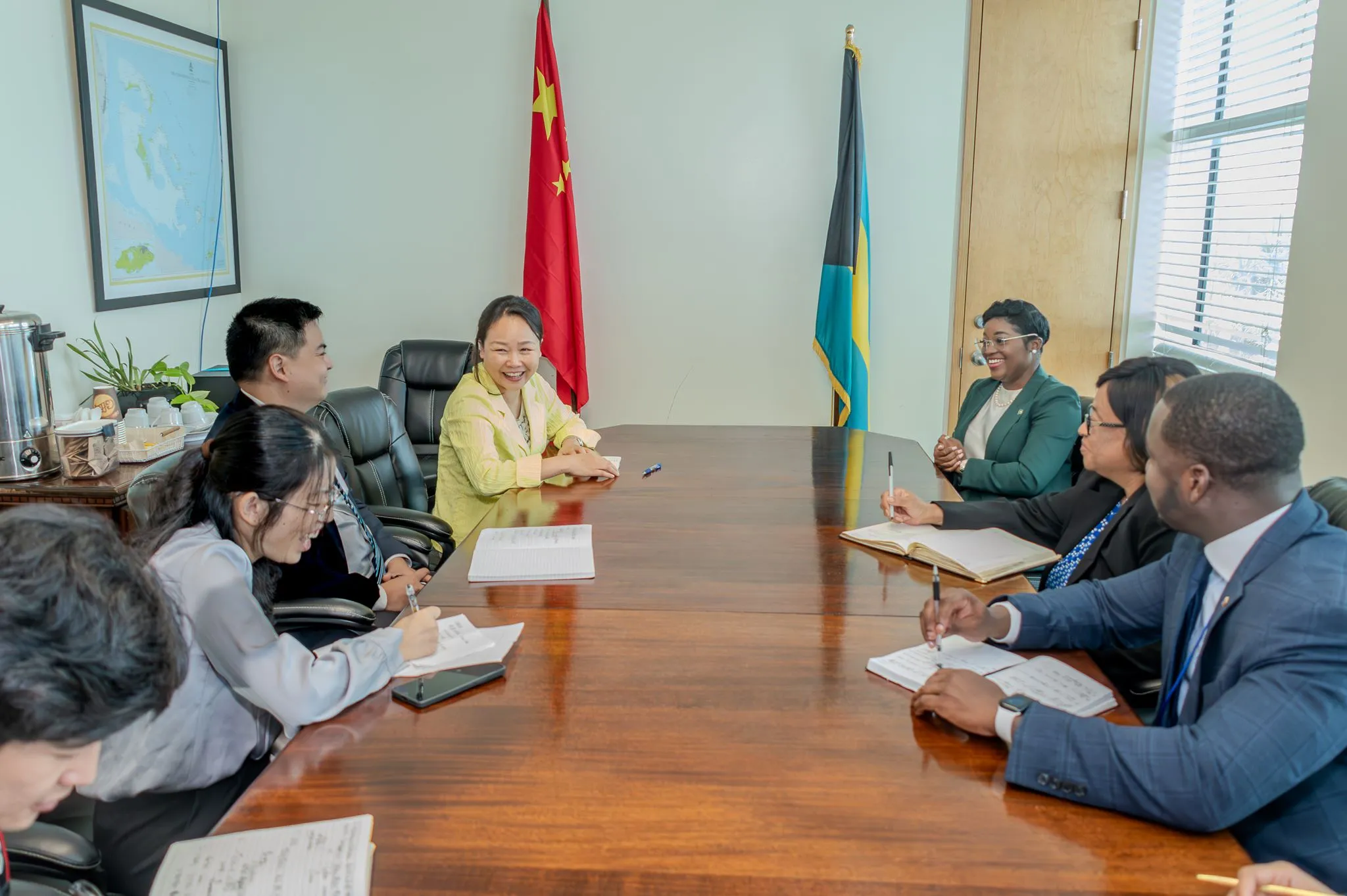 Energy and Transport Minister receives the Chinese Ambassador in a courtesy call