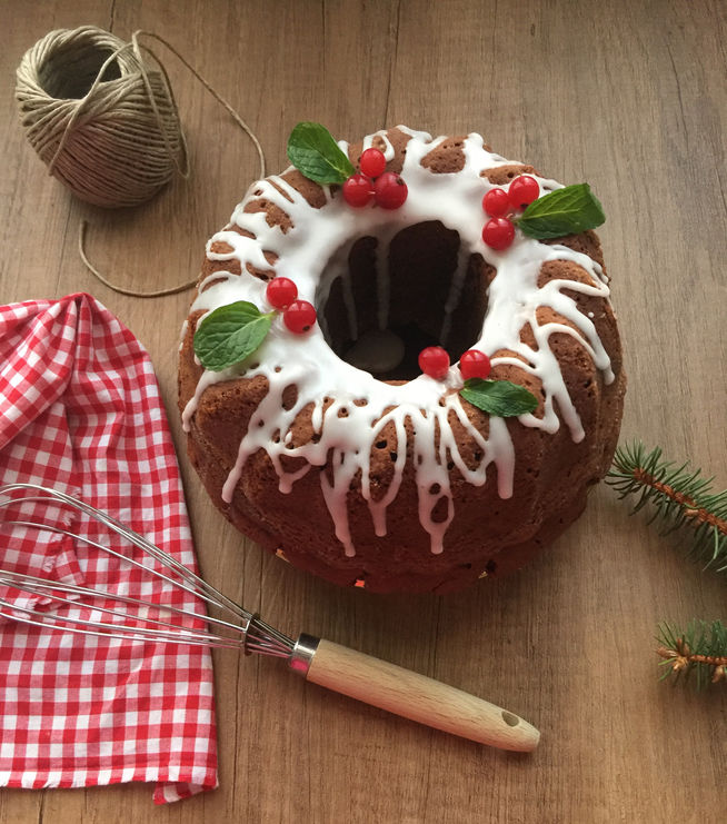 GINGERBREAD BUNDT CAKE