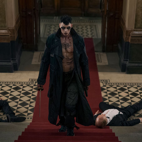 Baseado nos quadrinhos de sucesso, nova versão de O Corvo estreia amanhã nos cinemas
