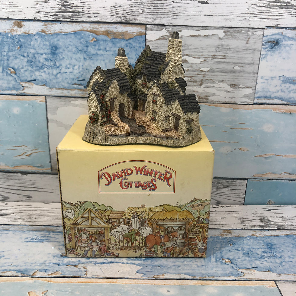 Fisherman's Wharf Miniature Cottage by David Winter 1983 Certificate And Boxed