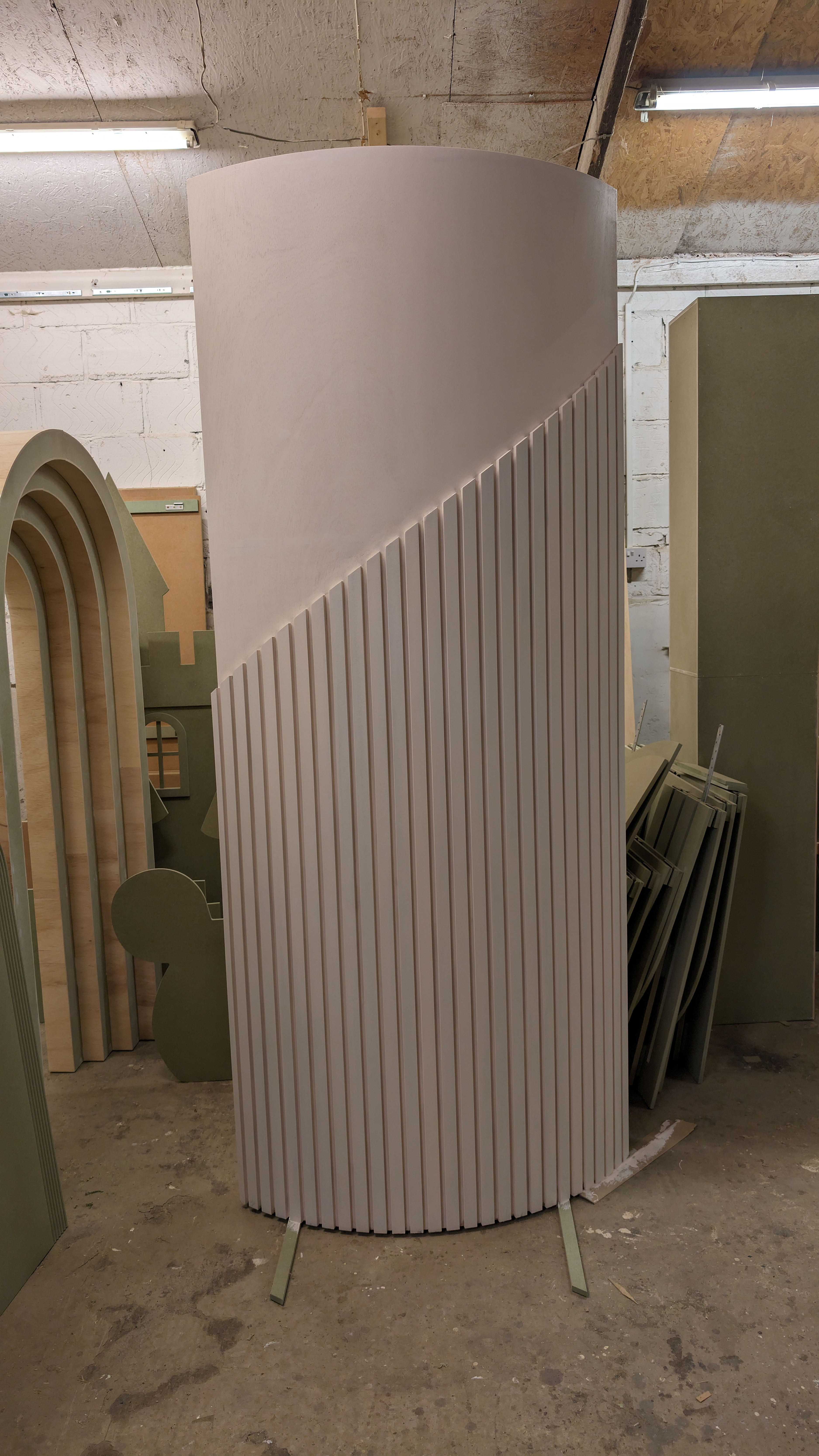 CONVEX 3D BACKDROP / ANGLED DESIGN