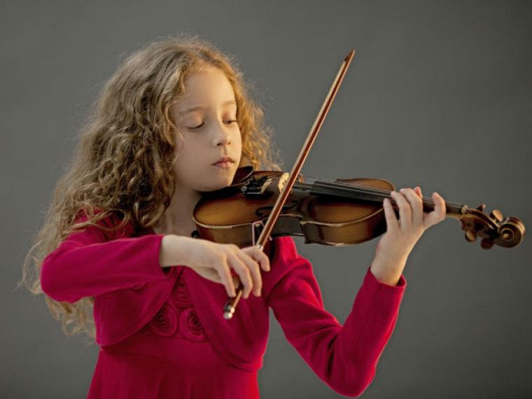 Beneficios de aprender a tocar el violín para los niños