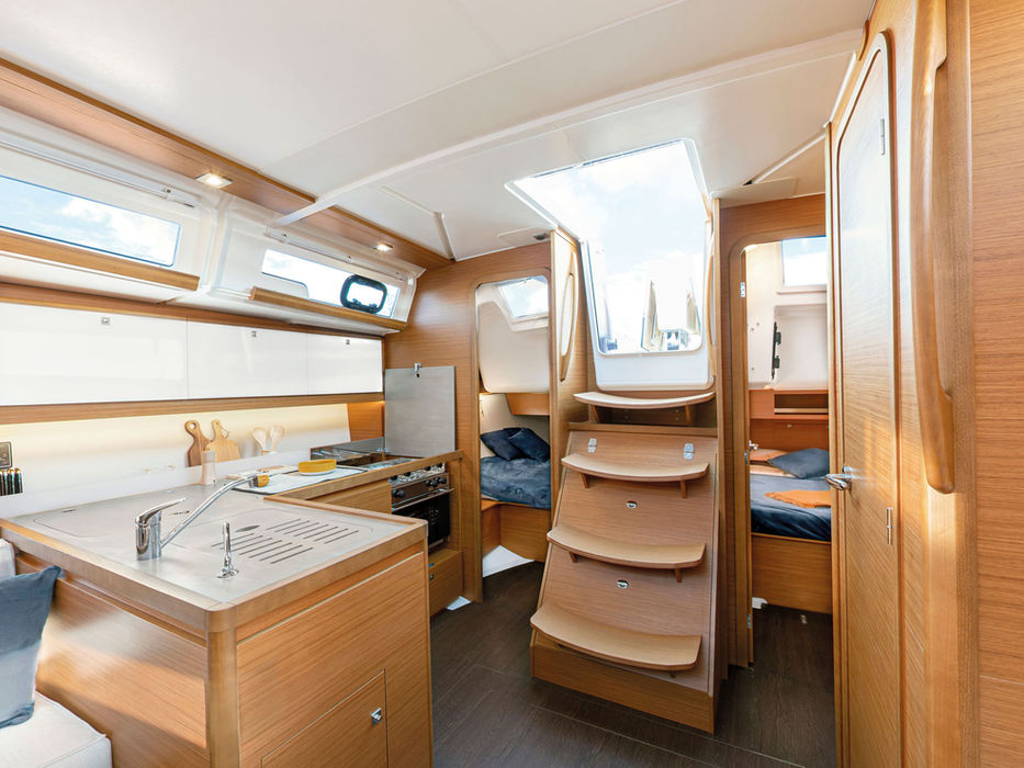 390-3-saloon-2.jpeg