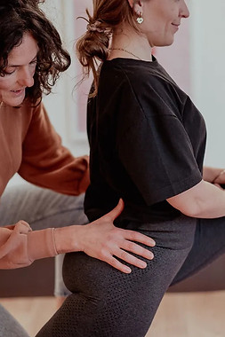 Soin YOGAROMA avec travail sur le corps, la respiration et la posture