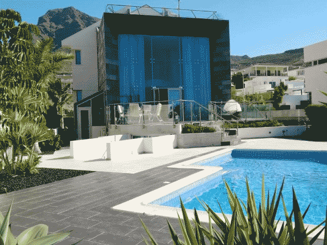 Luxury contemporary villa in El Madronal